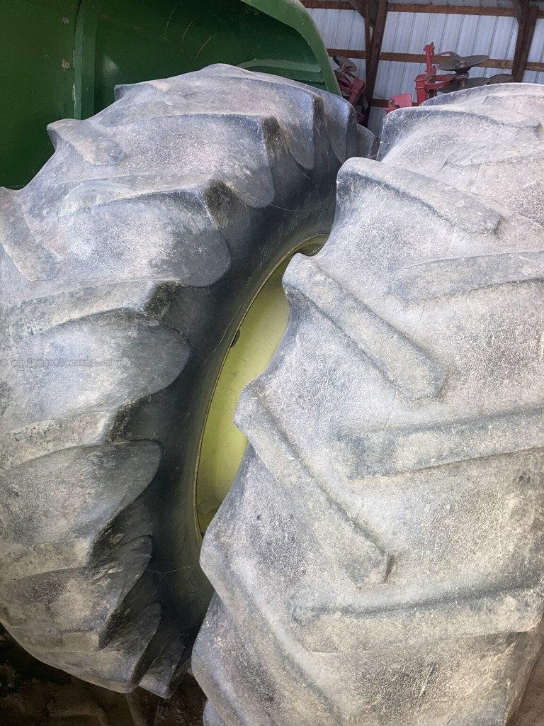 1979 John Deere 8440 Image 21