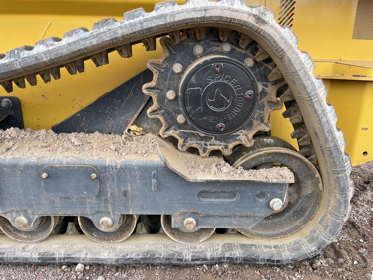 2023 John Deere 325G Image 10