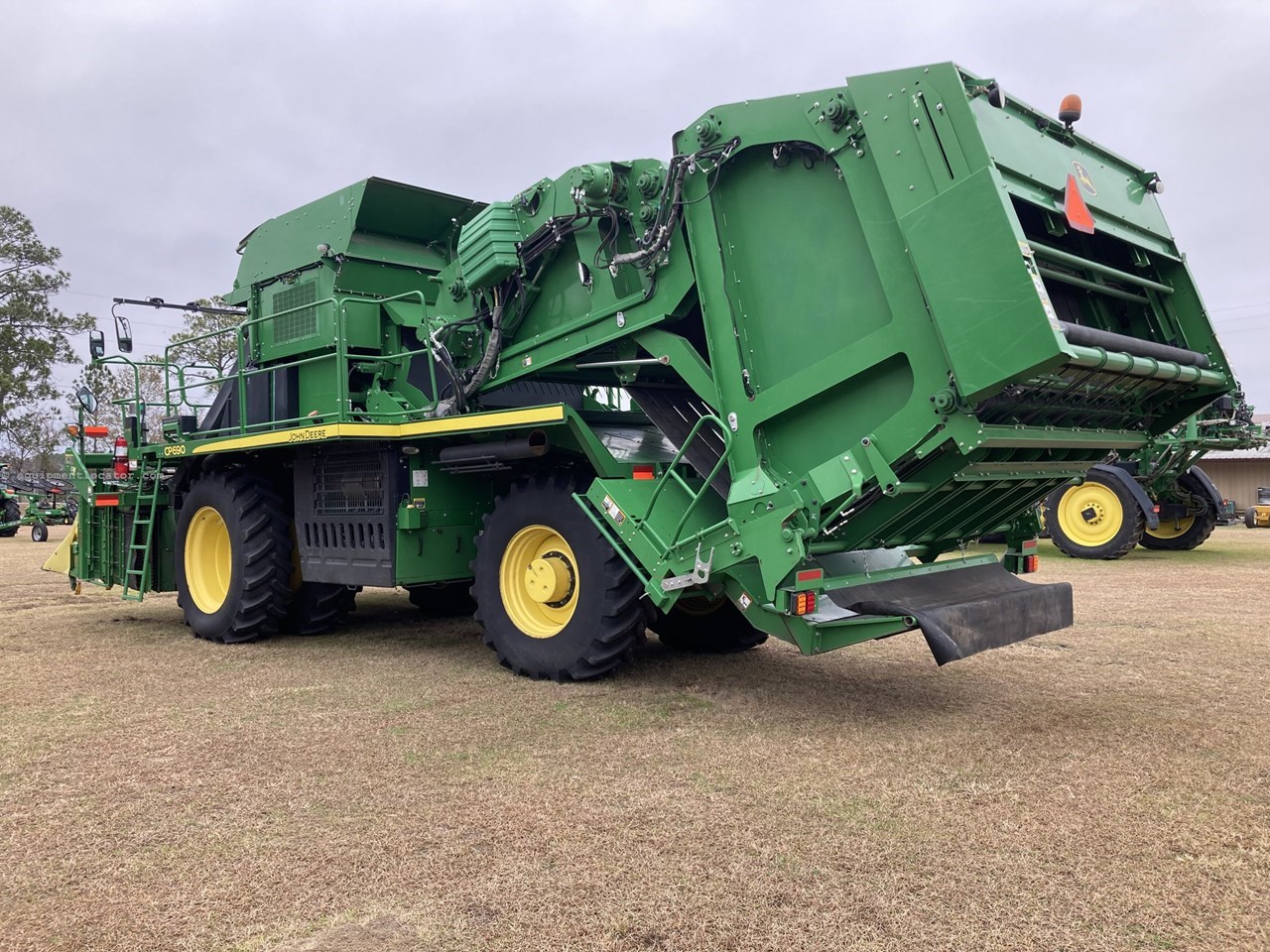 2021 John Deere CP690 Image 4
