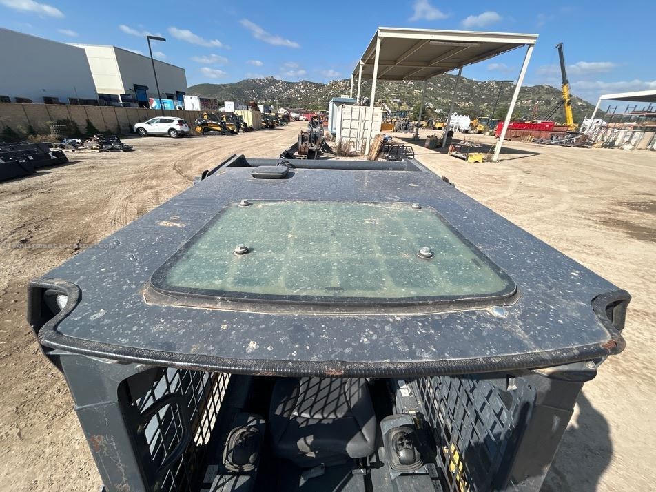 2024 John Deere 317G Image 17