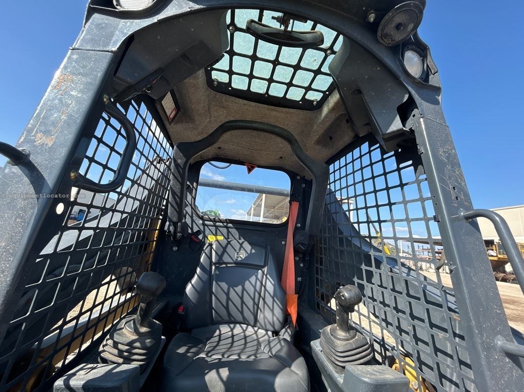 2024 John Deere 317G Image 30