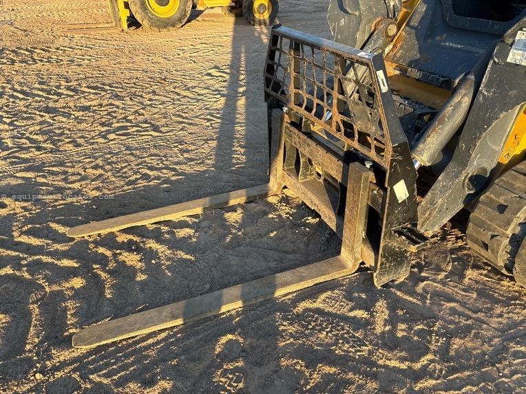 2024 John Deere 333G Image 10