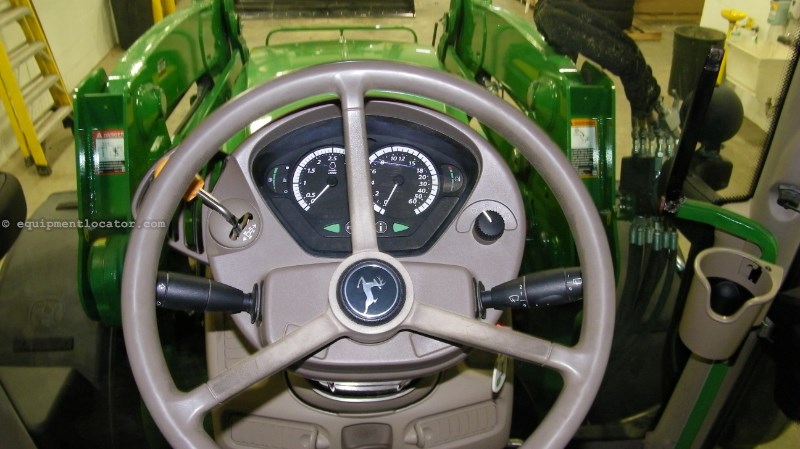 2017 John Deere 6130R Image 10
