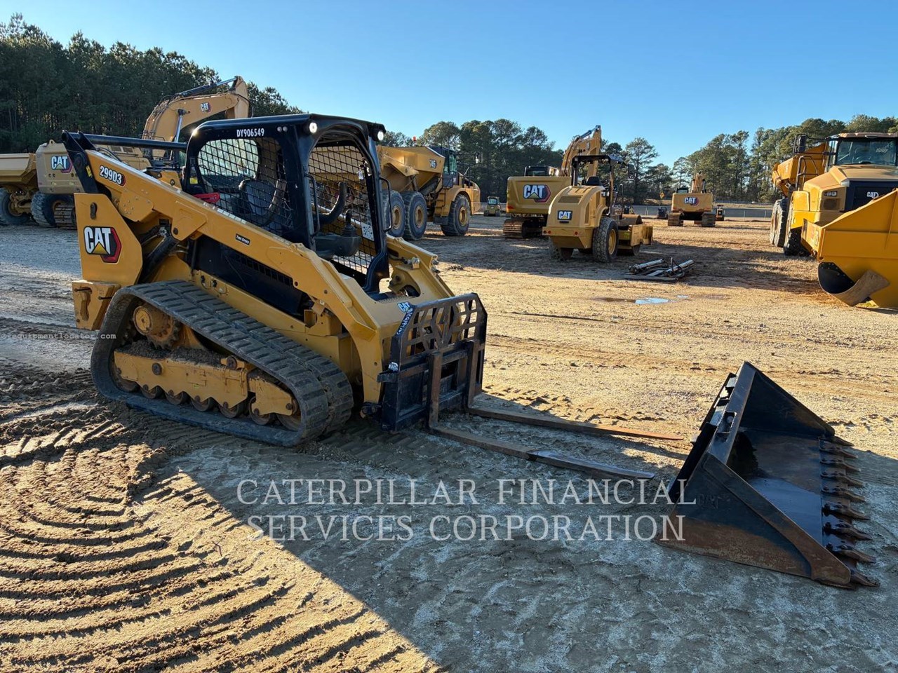 2022 Caterpillar 299D3 - FORKS & BUCKET Image 3
