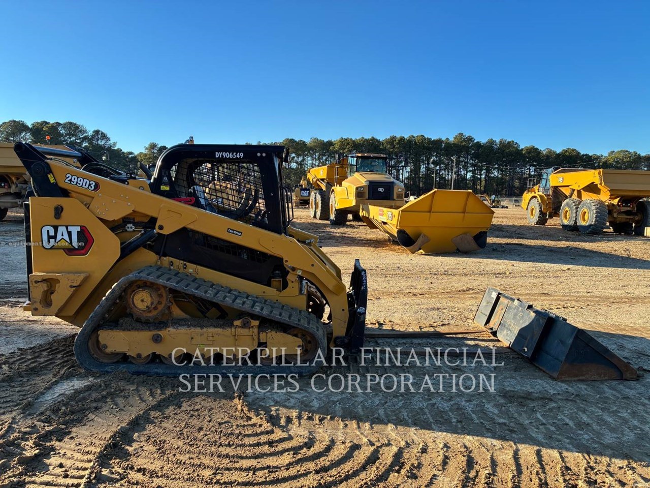 2022 Caterpillar 299D3 - FORKS & BUCKET Image 11