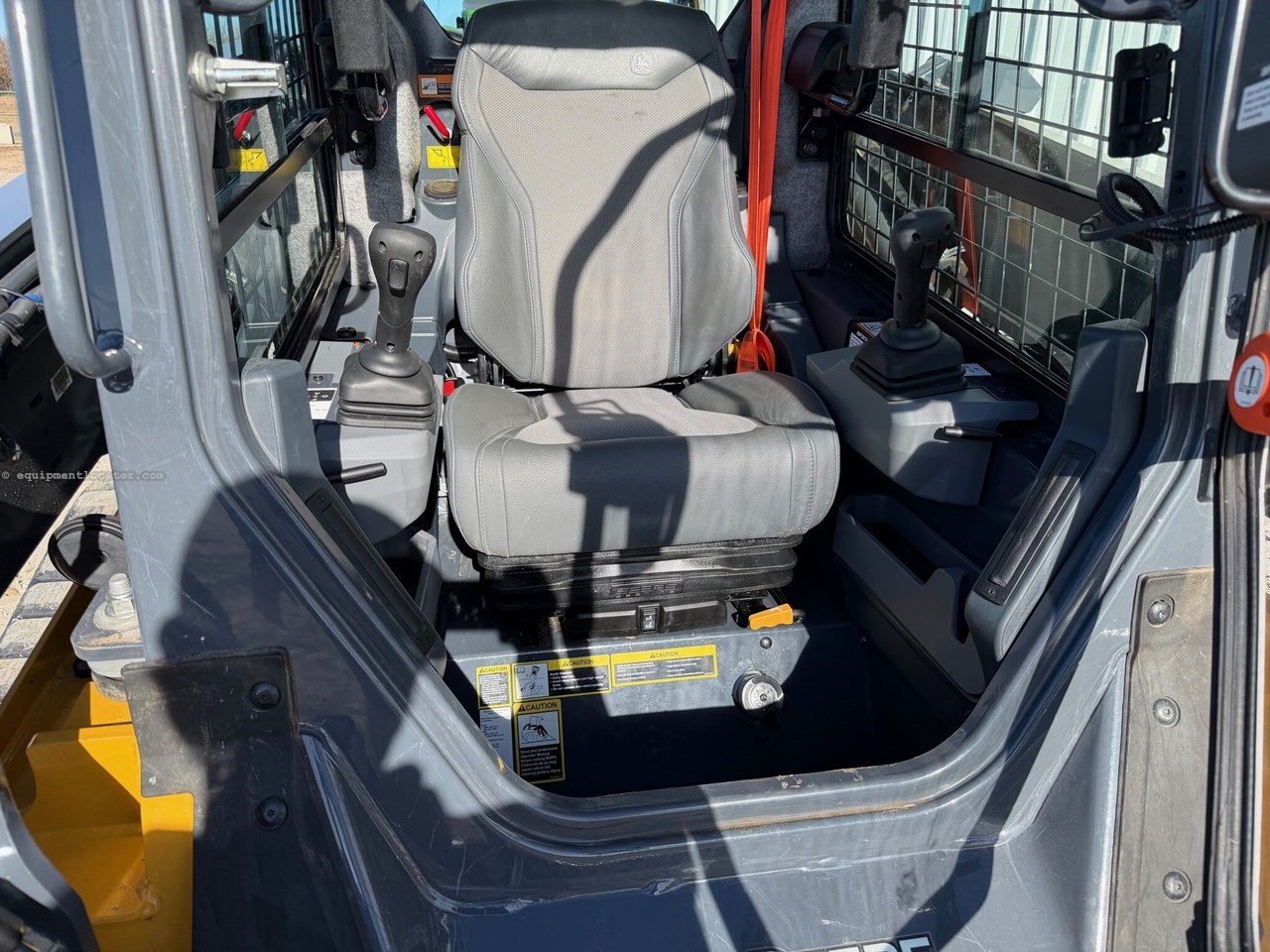 2024 John Deere 333 P Image 10