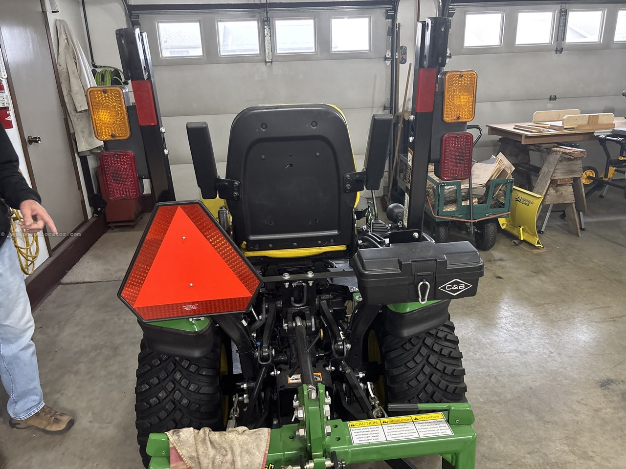 2021 John Deere 1025R Image 10