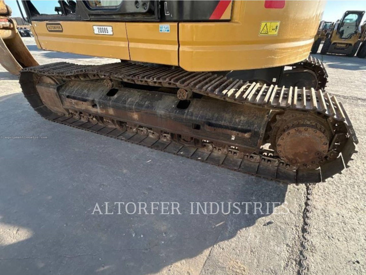 2018 Caterpillar 325FL CR Image 10