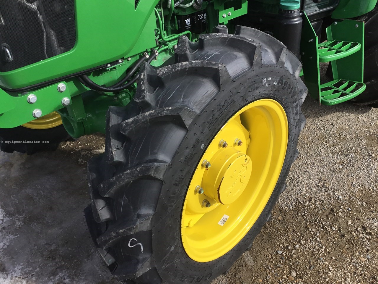 2024 John Deere 5075E Image 10