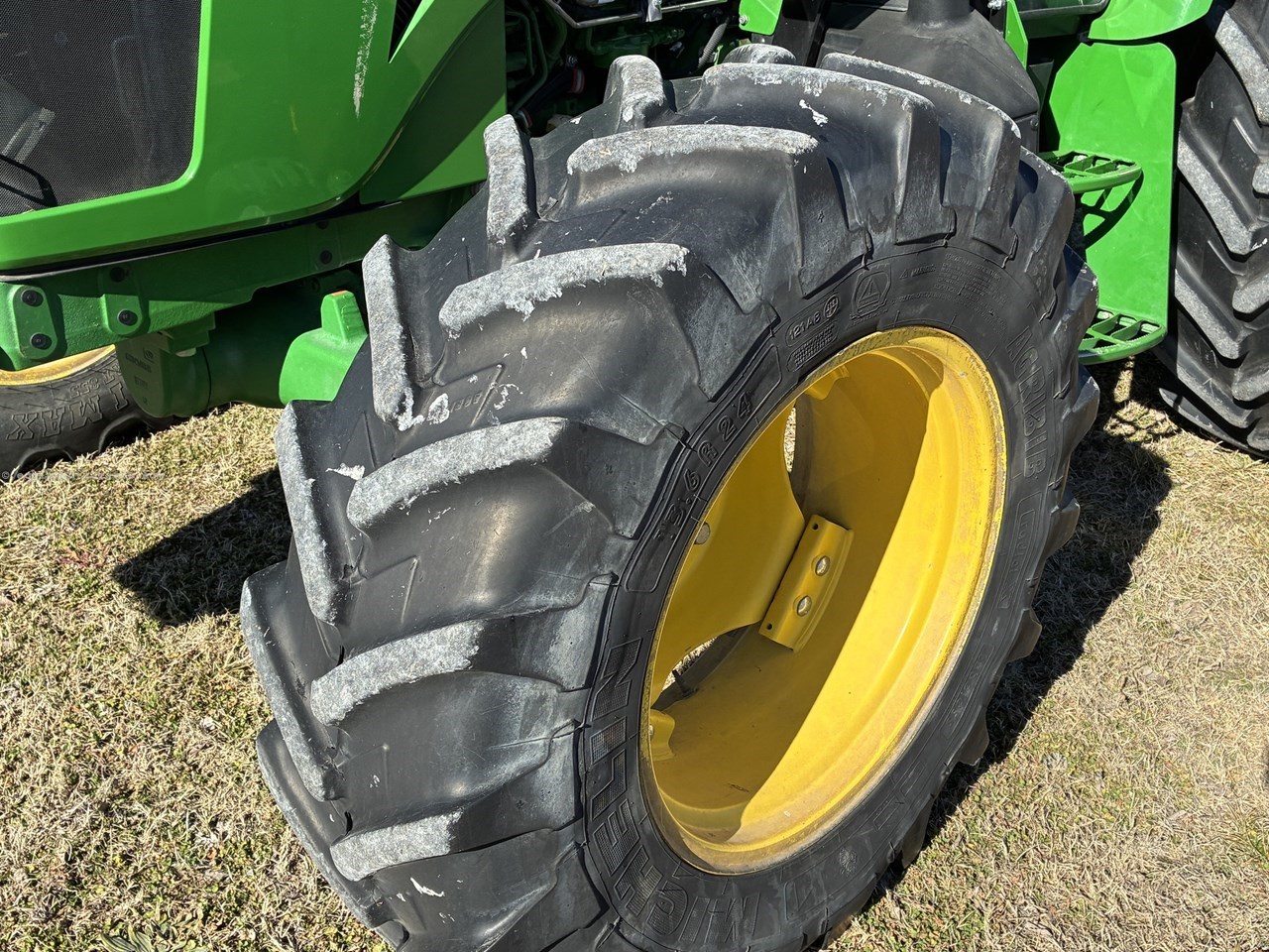 2018 John Deere 5100M Image 10