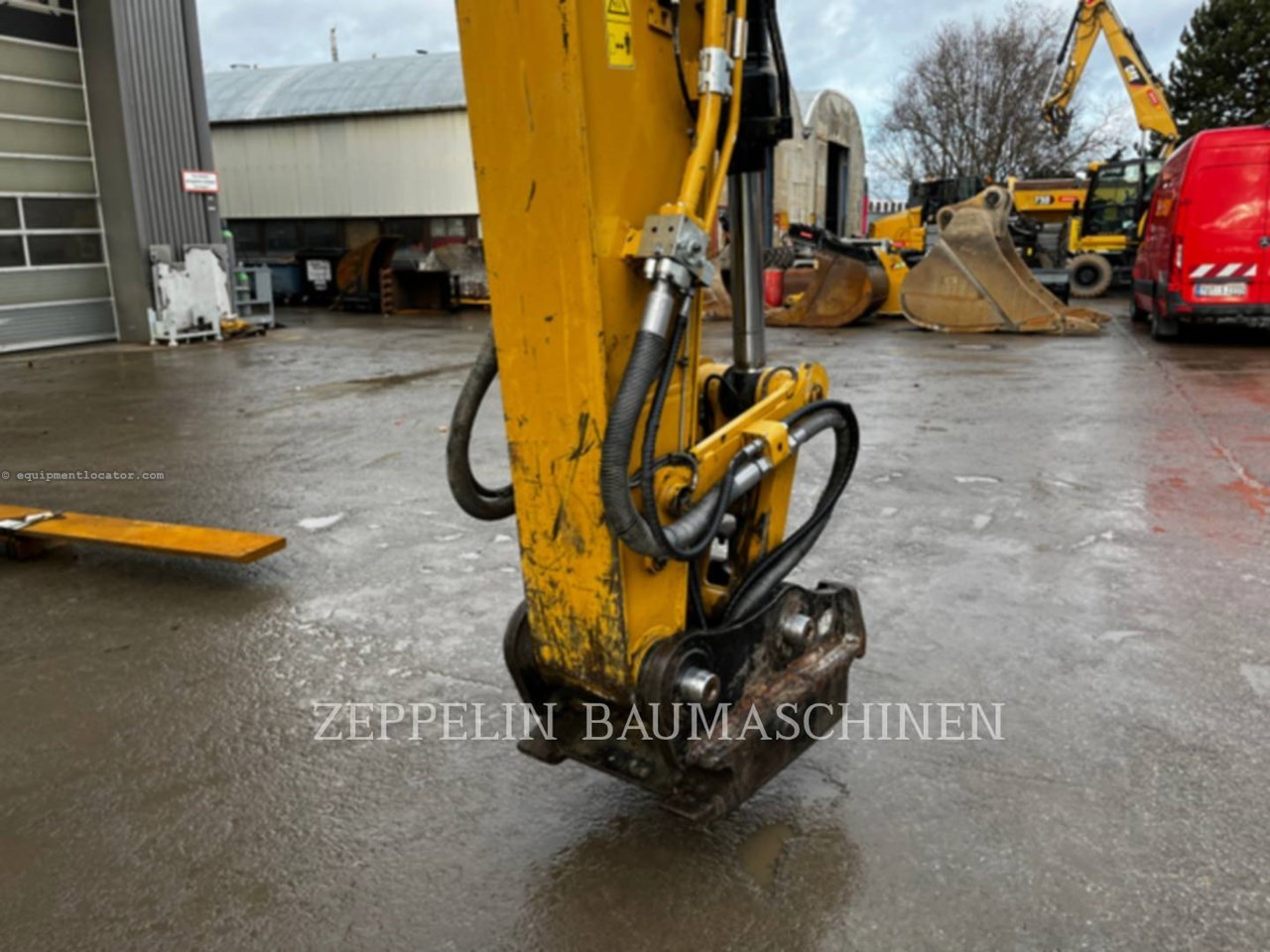 2019 Caterpillar 325FL Image 10