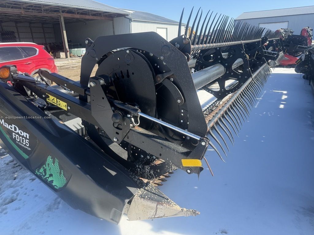 2018 MacDon FD1 35' Image 6