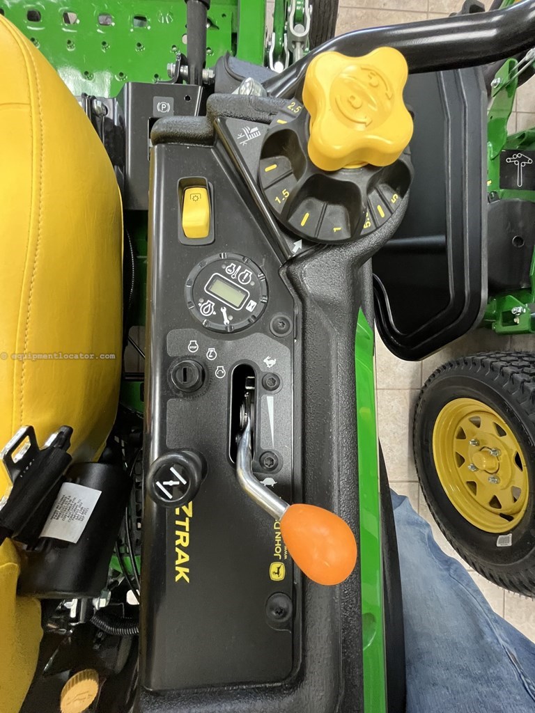 2026 John Deere Z920M 48" Image 3