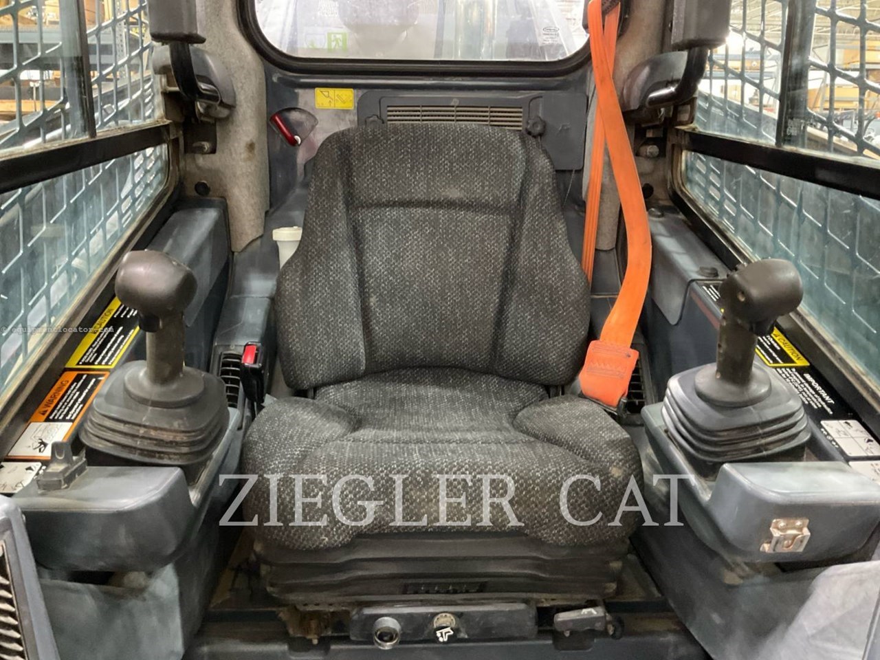 2020 John Deere 333G Image 14