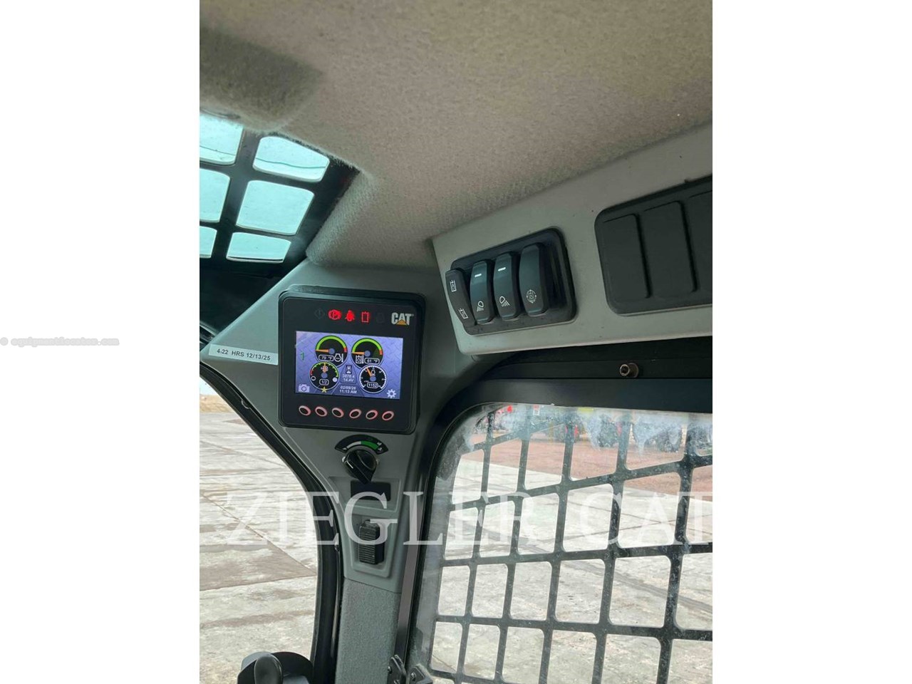 2024 Caterpillar 242D3 Image 10