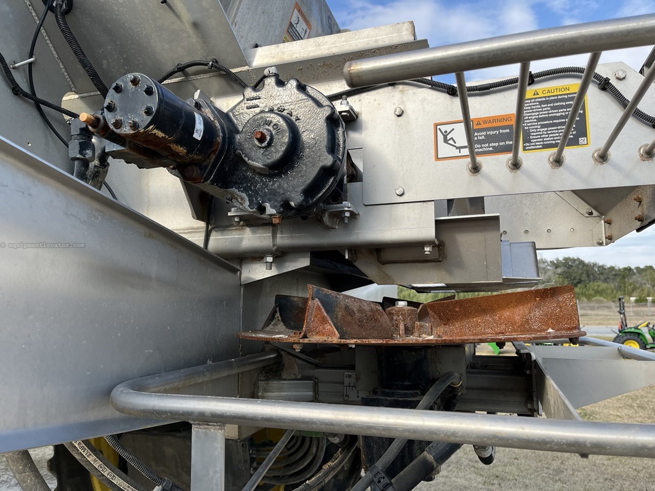 2025 John Deere 600R Image 10