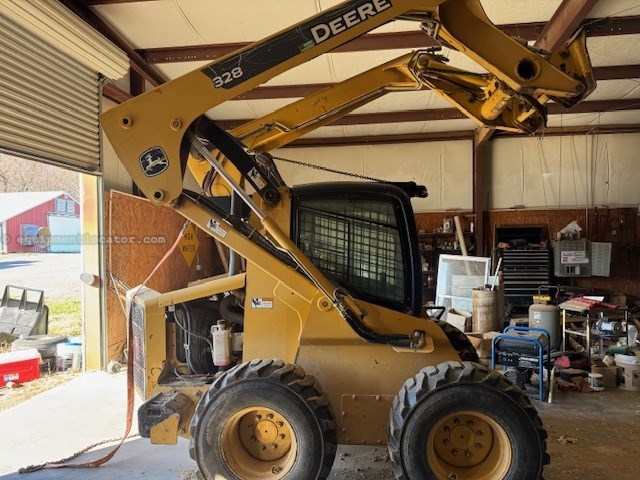 2009 John Deere 328 Image 10