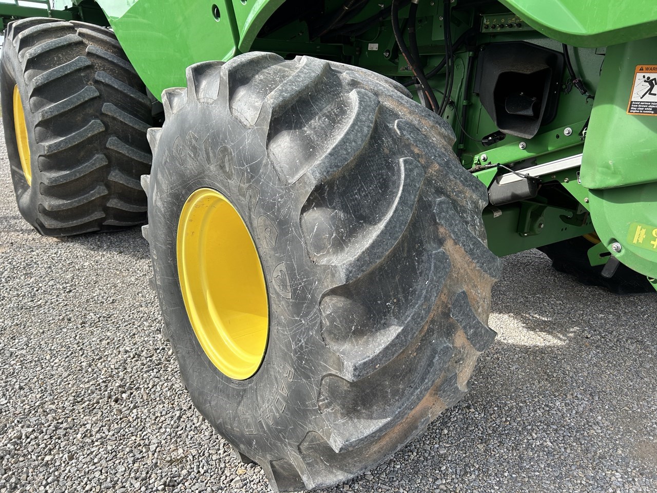 2014 John Deere S670 Image 10