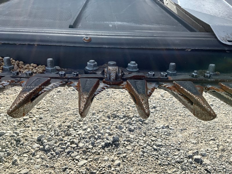 2022 MacDon FD235 Image 10