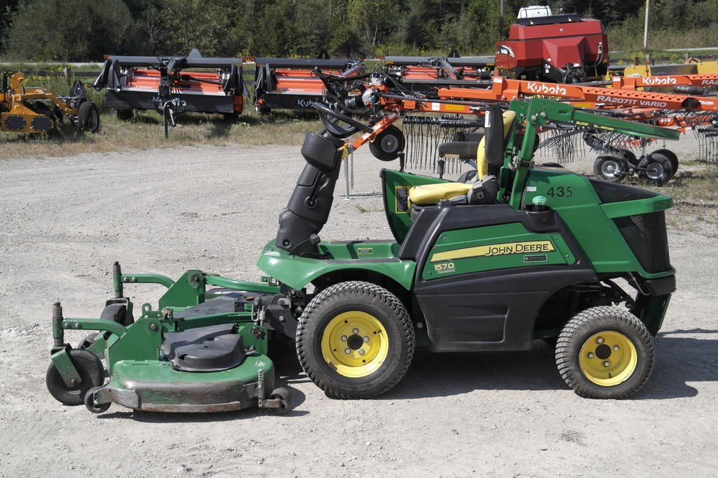 John Deere 1570 Image 2