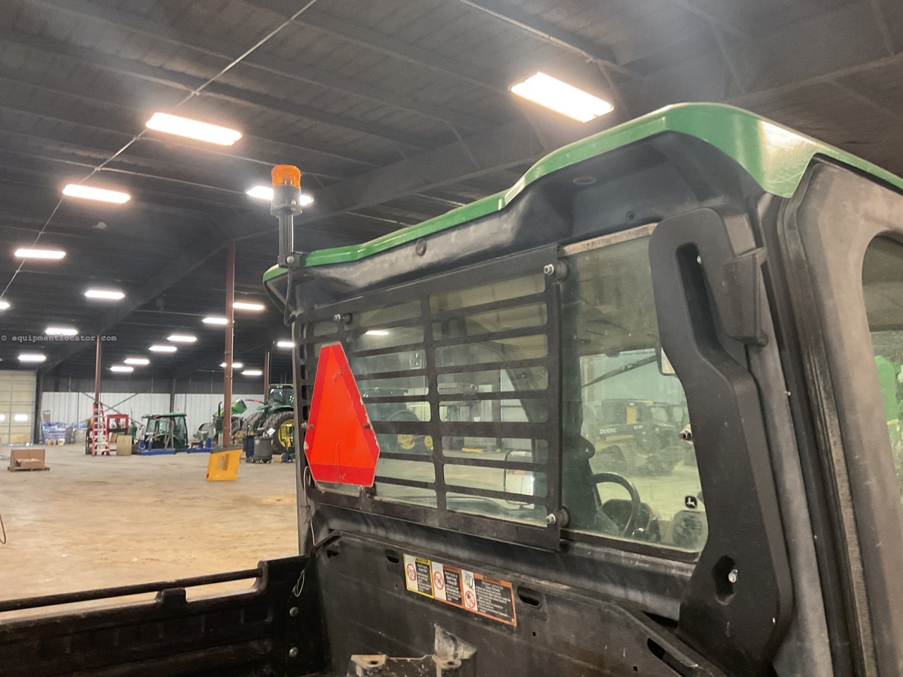 2020 John Deere XUV835R Image 10