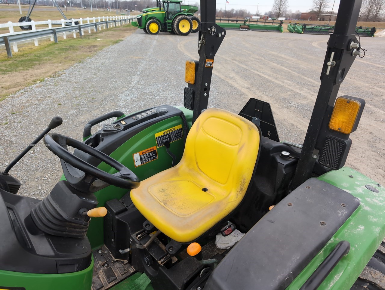 2021 John Deere 4052M Image 10