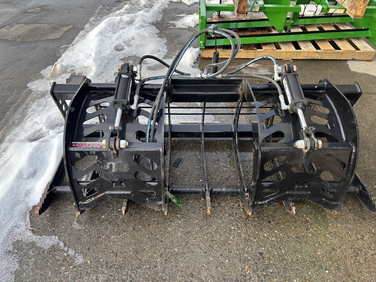 Miscellaneous Grapple Image 4