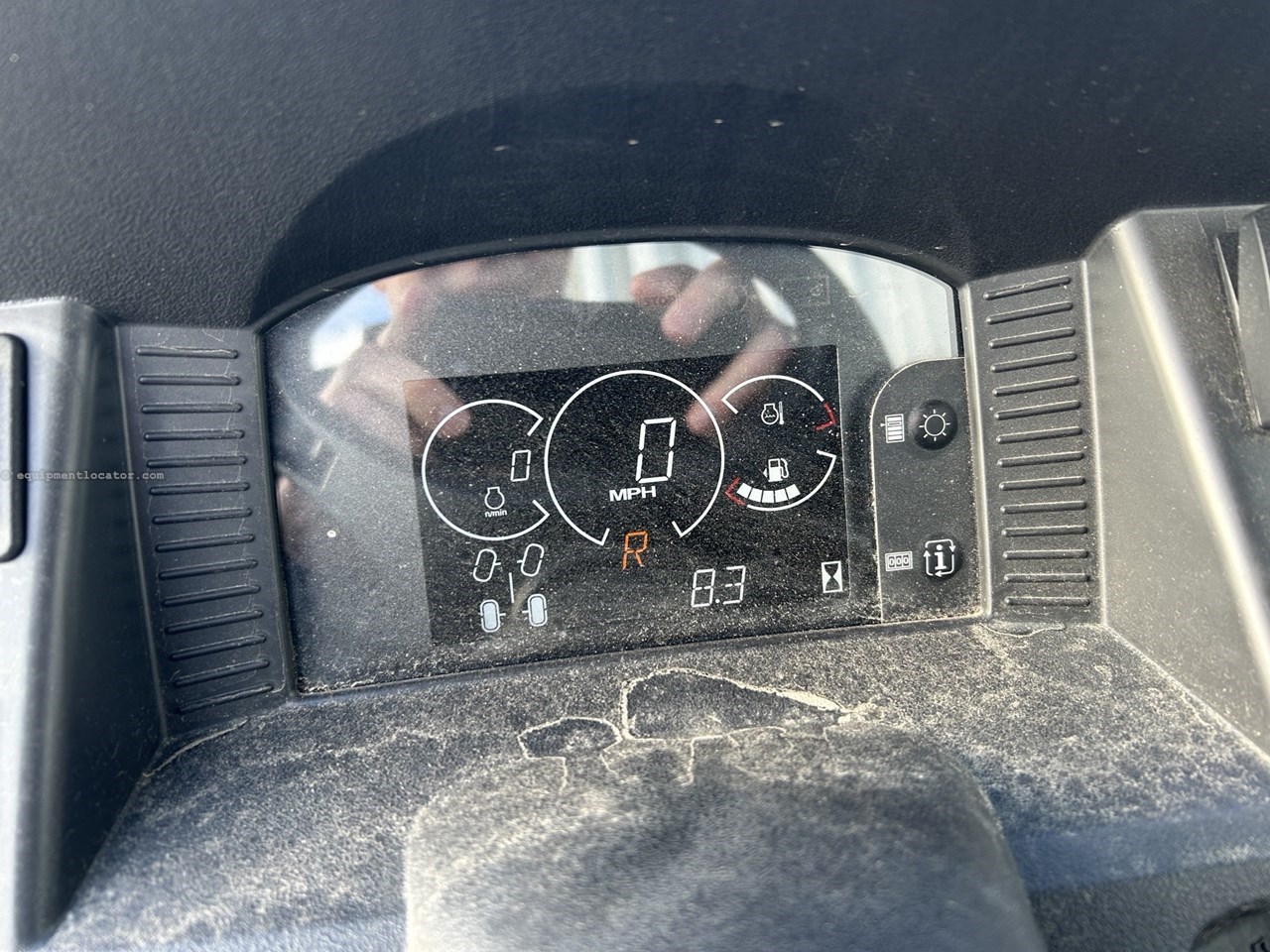 2024 John Deere XUV 590M Image 10