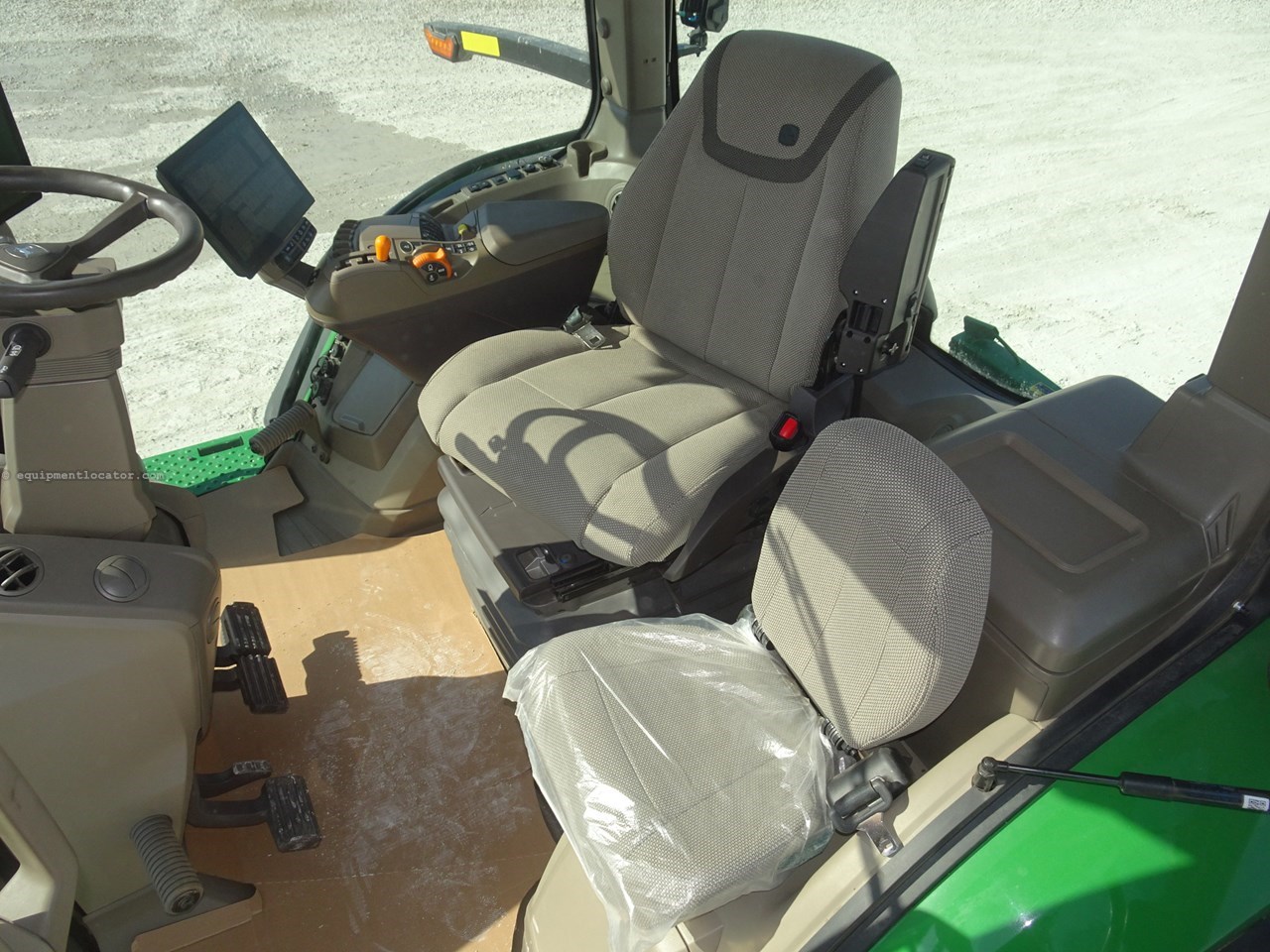 2025 John Deere 8R 250 Image 10