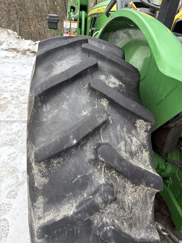 2015 John Deere 5055E Image 10