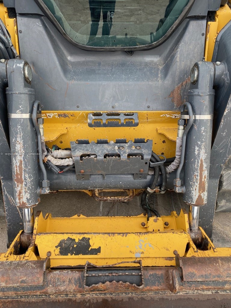 2021 John Deere 333G Image 10