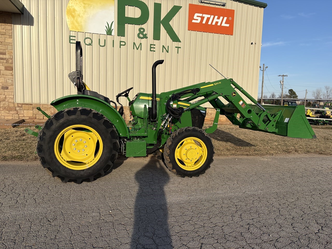2021 John Deere 5045E Image 10