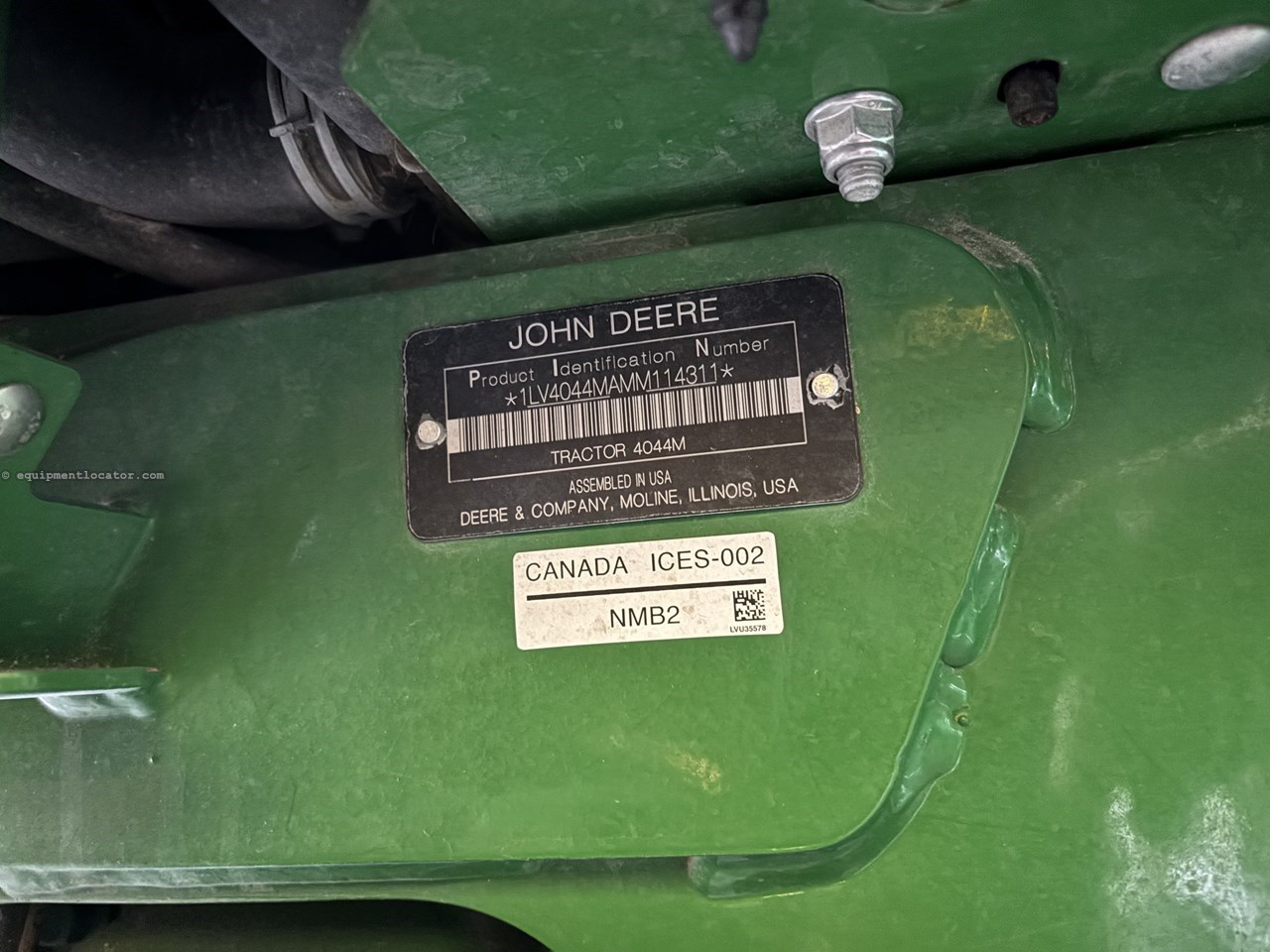 2021 John Deere 4044M Image 17