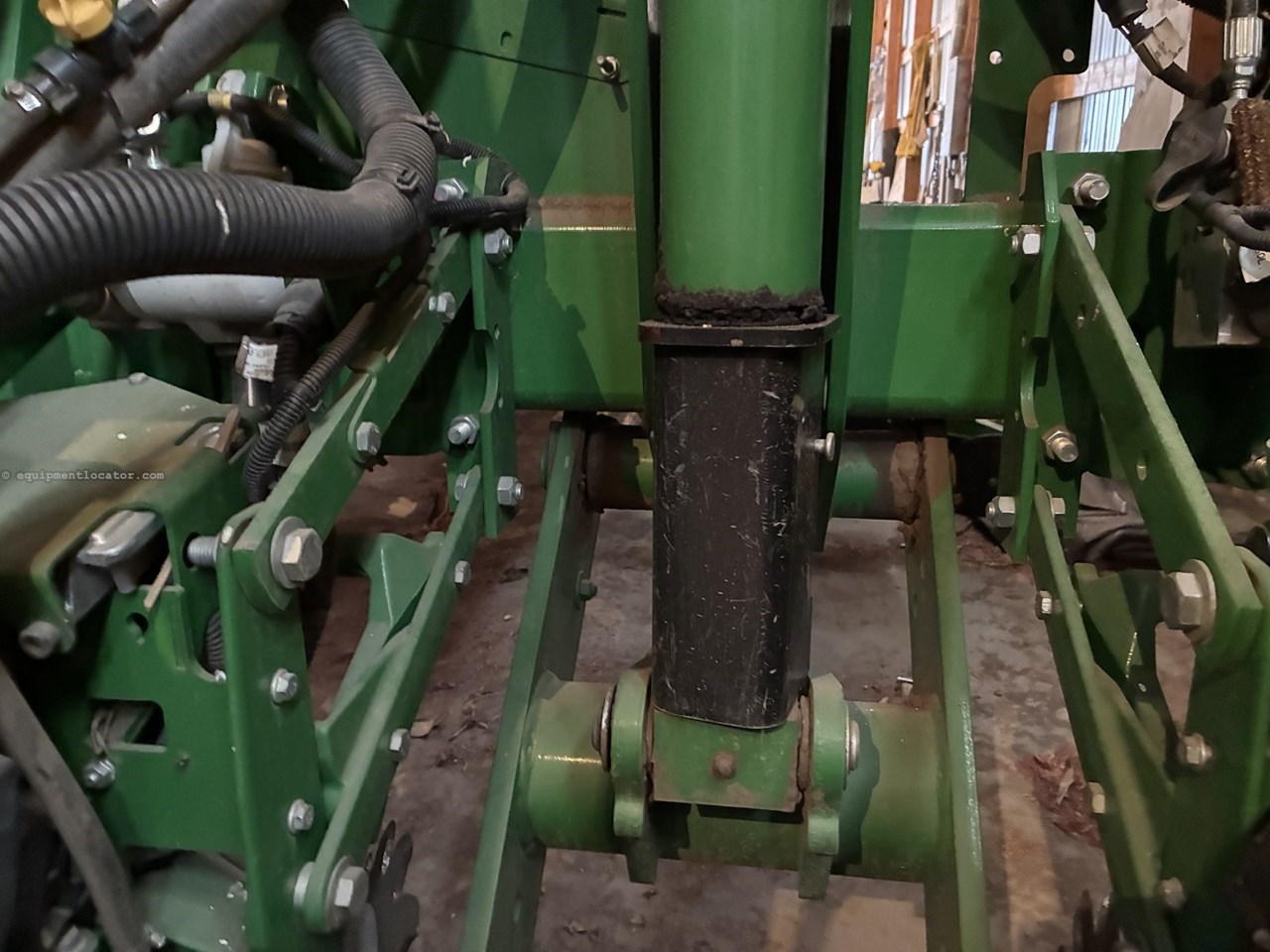 2017 John Deere 1775NT Image 33