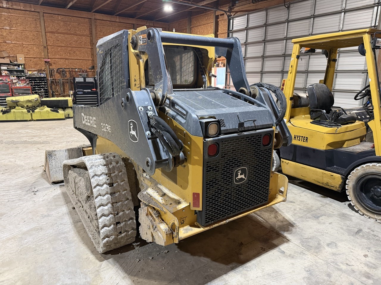 2017 John Deere 323E Image 10