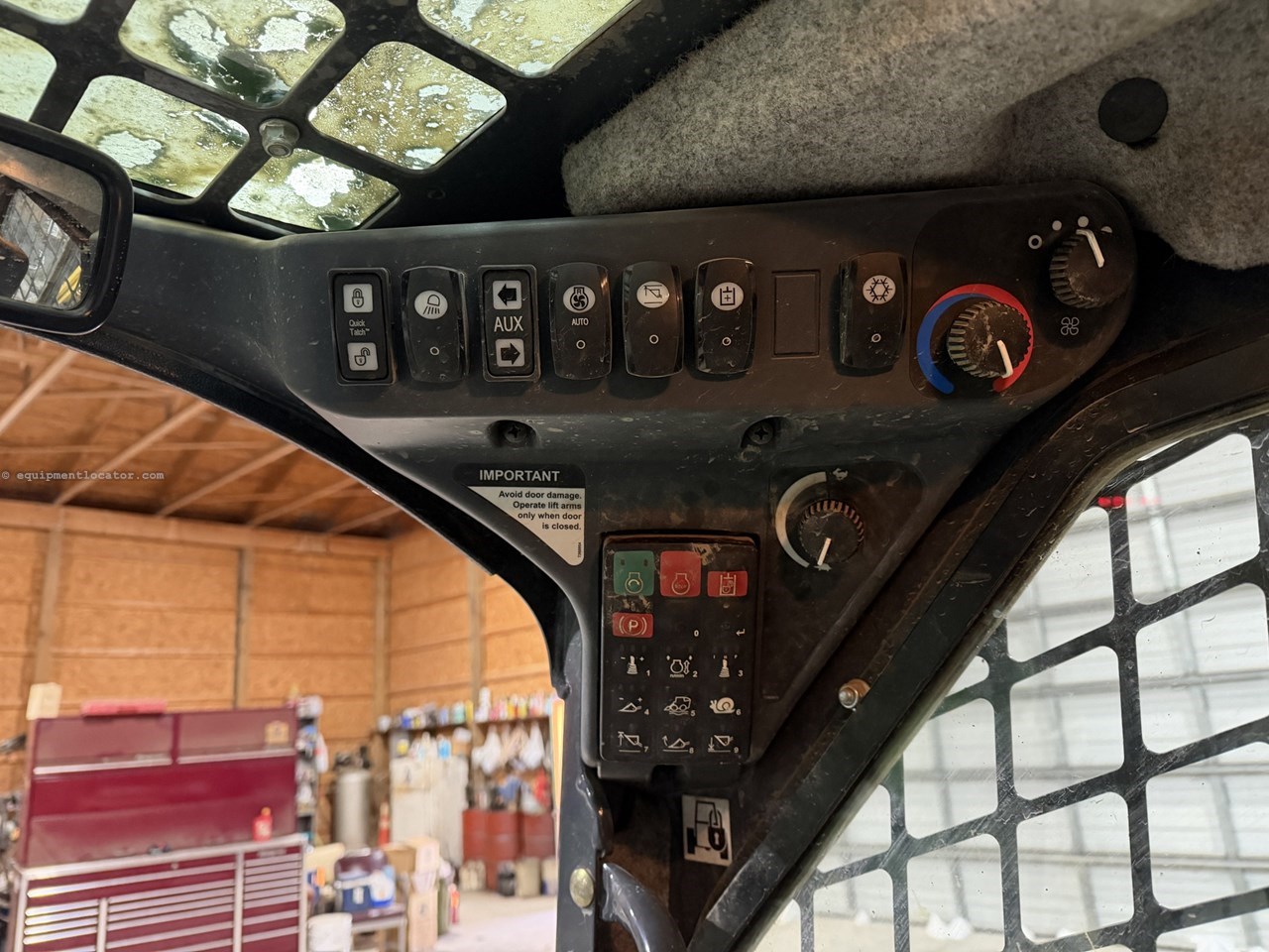 2017 John Deere 323E Image 14