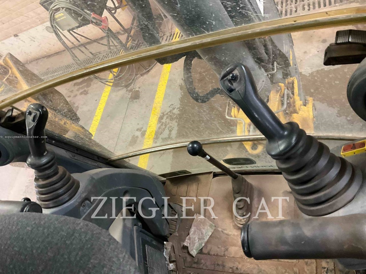 2017 John Deere 410J Image 10