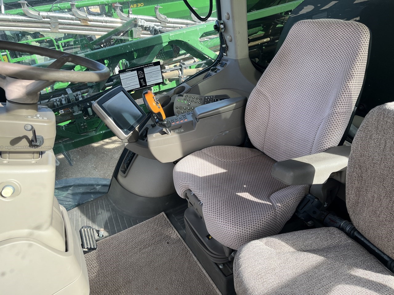 2015 John Deere R4038 Image 10