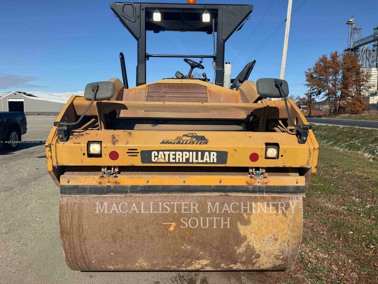 2010 Caterpillar CB54 Image 10