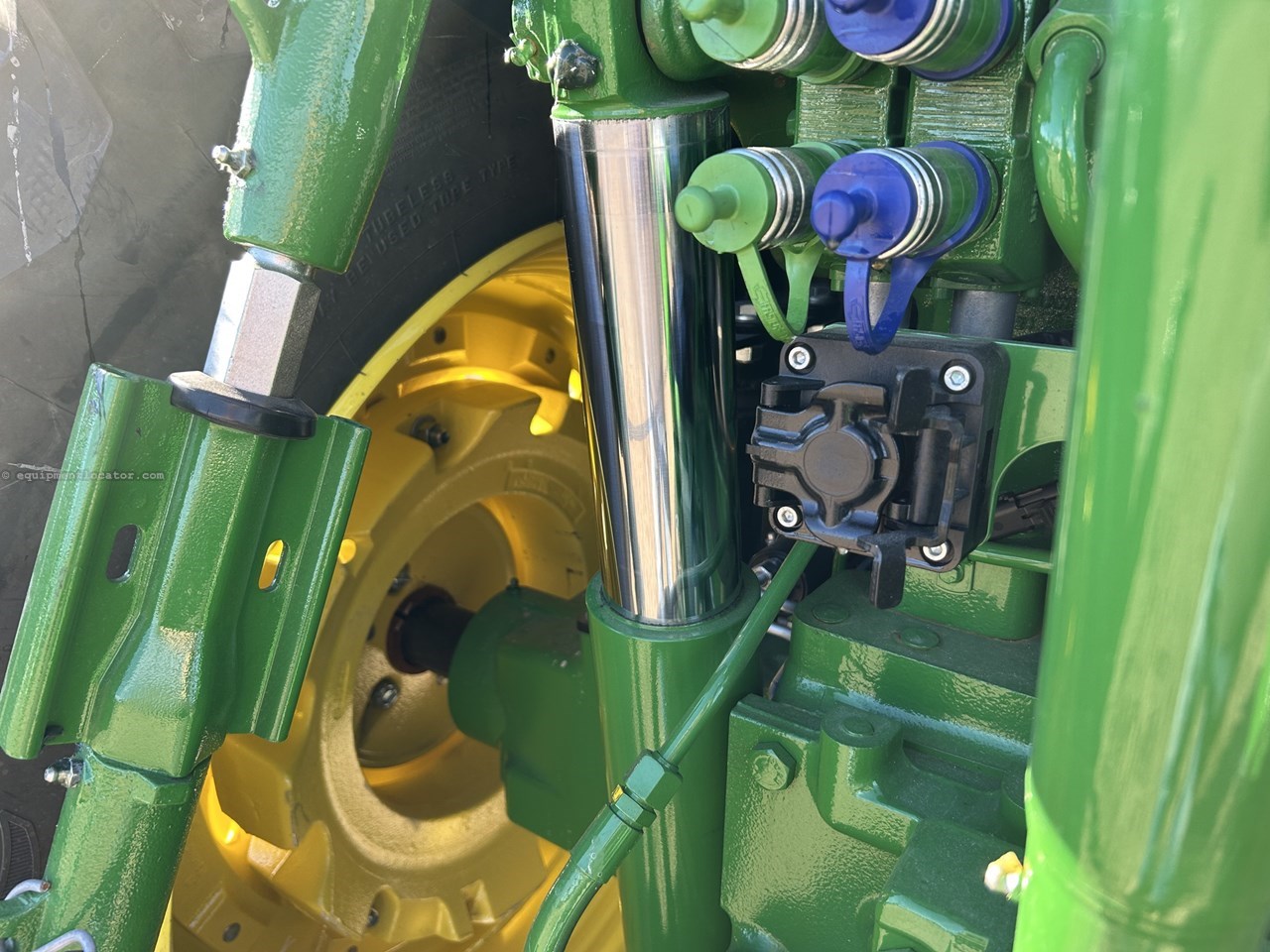 2025 John Deere 6195M Image 10