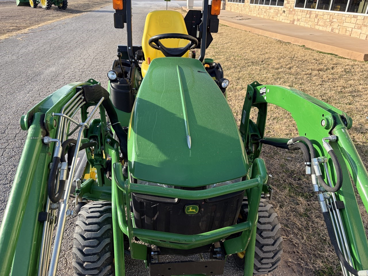 2017 John Deere 1025R Image 10