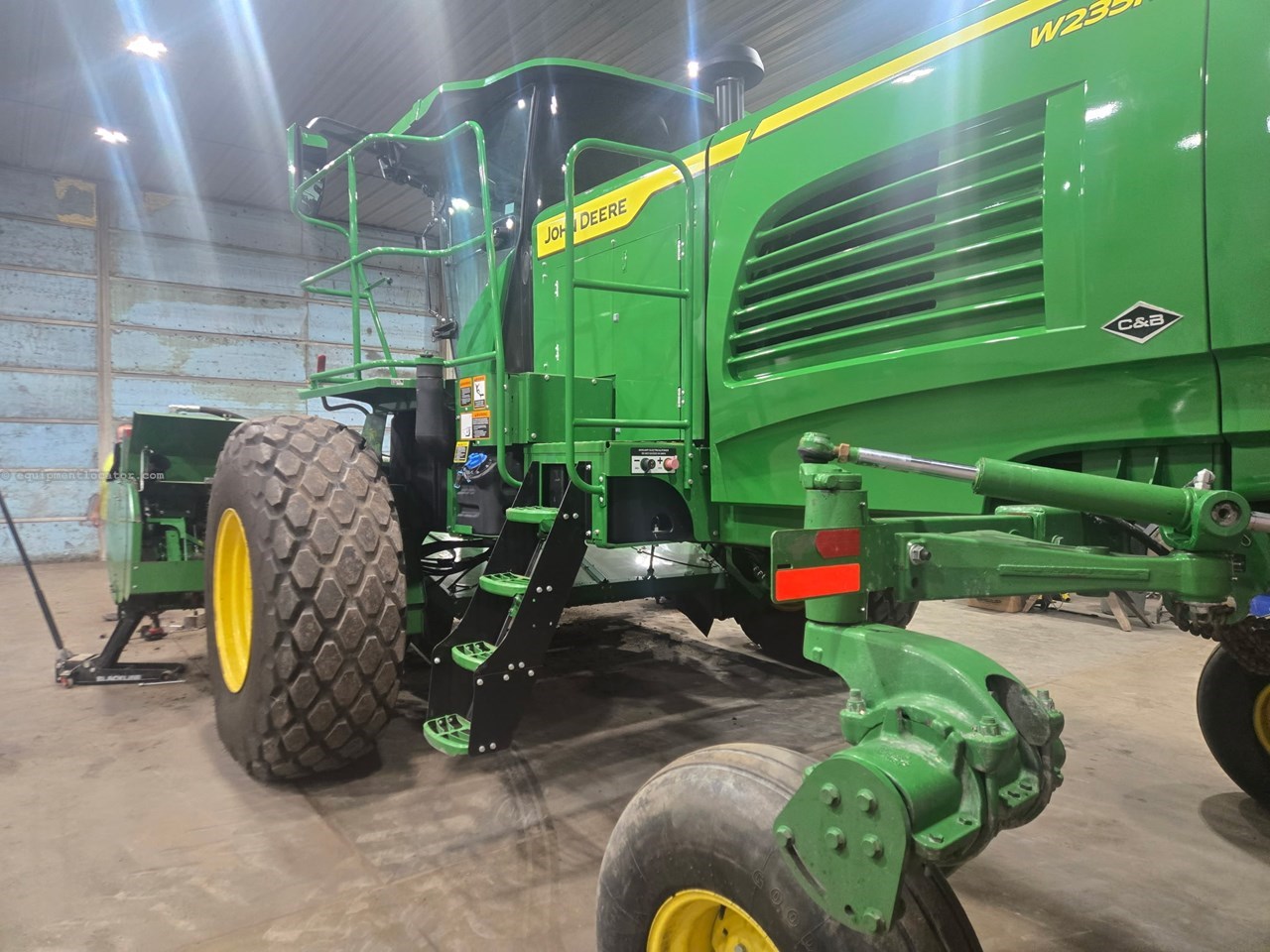 2024 John Deere W235R Image 10