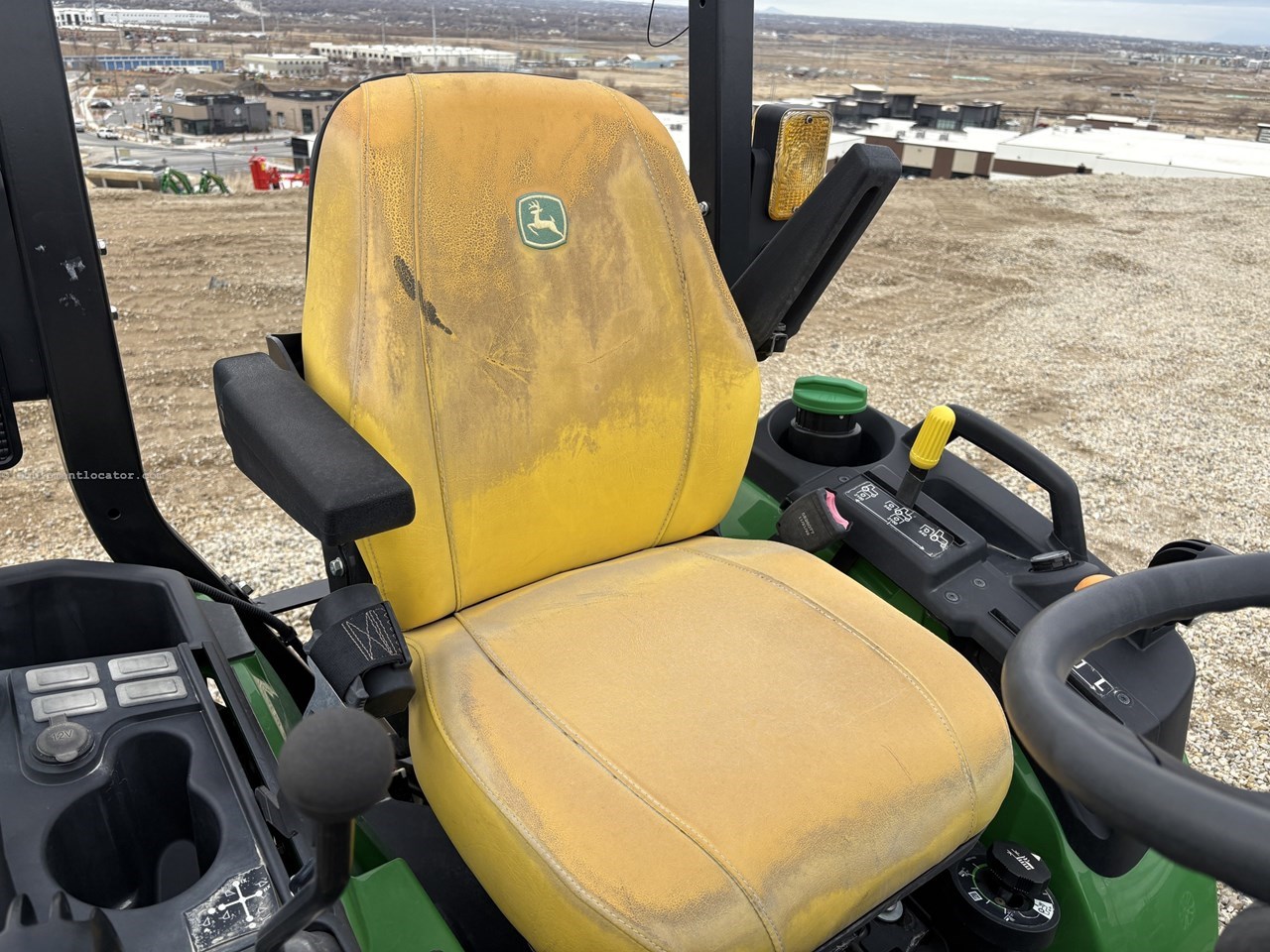 2023 John Deere 2025R Image 10