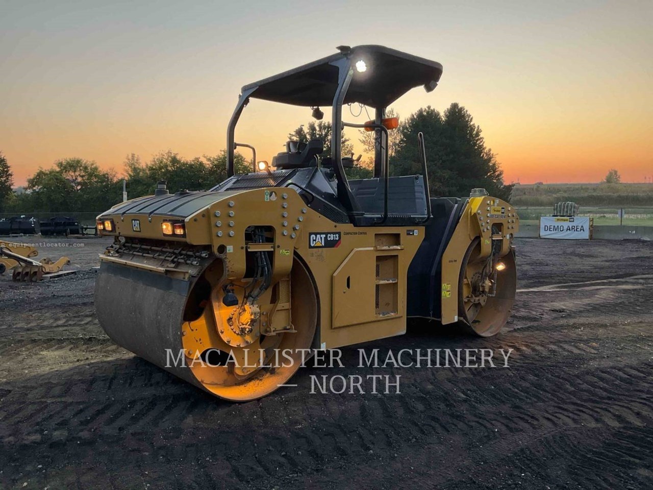 2019 Caterpillar CB13 Image 10