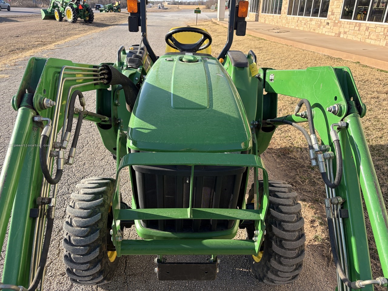 2017 John Deere 3038E Image 10