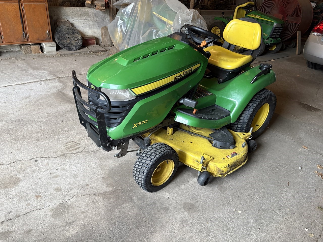 2022 John Deere X570 Image 10