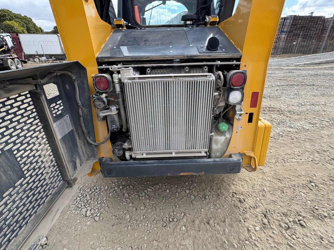 2024 John Deere 317G Image 10