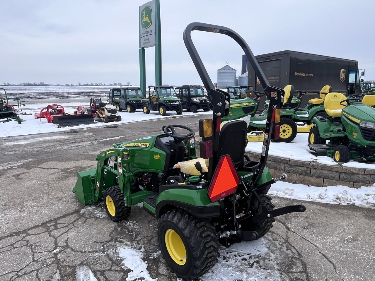 2024 John Deere 1025R Image 10