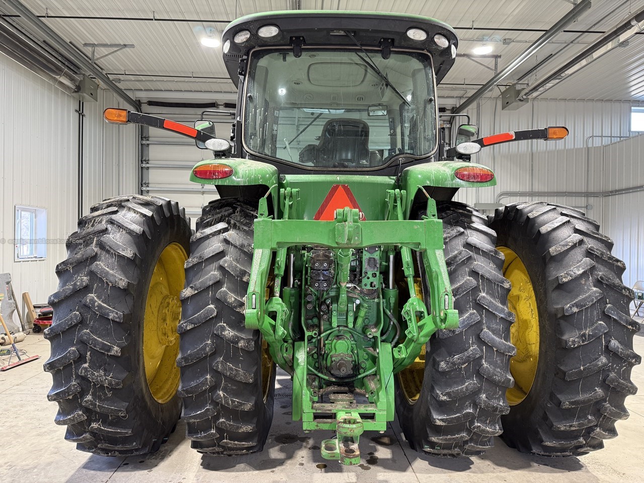 2012 John Deere 8235R Image 10