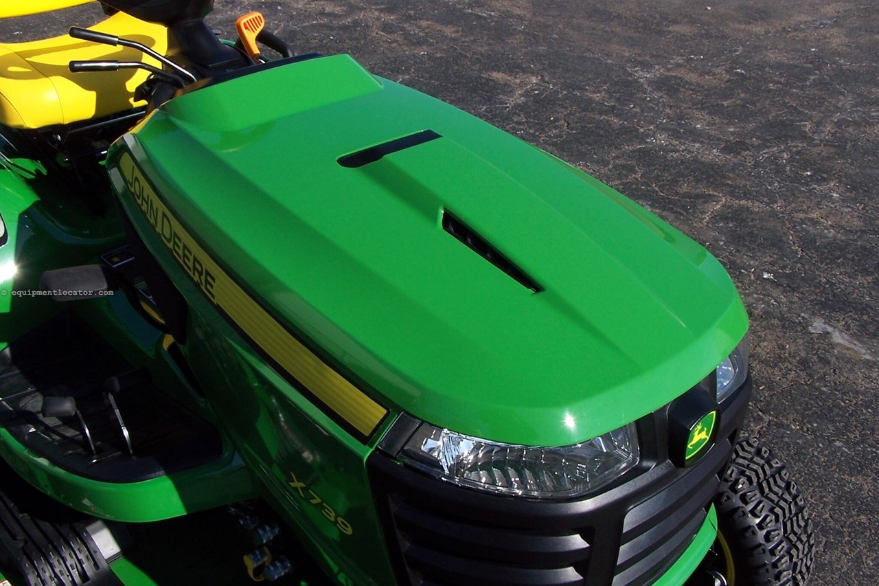 2025 John Deere X739 Image 10